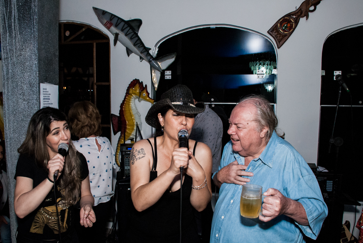 muita alegria no show dos anos 60 no aniversário de Helena 40 e Wanderley 67 anos, festa realizada no condomínio, Morumbi, São Paulo