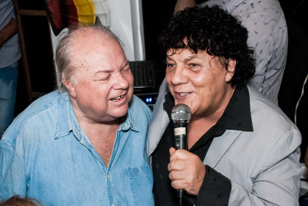 show de Wanderley Cardoso no aniversário de Helena 40 e Wanderley 67 anos, festa realizada no condomínio, Morumbi, São Paulo