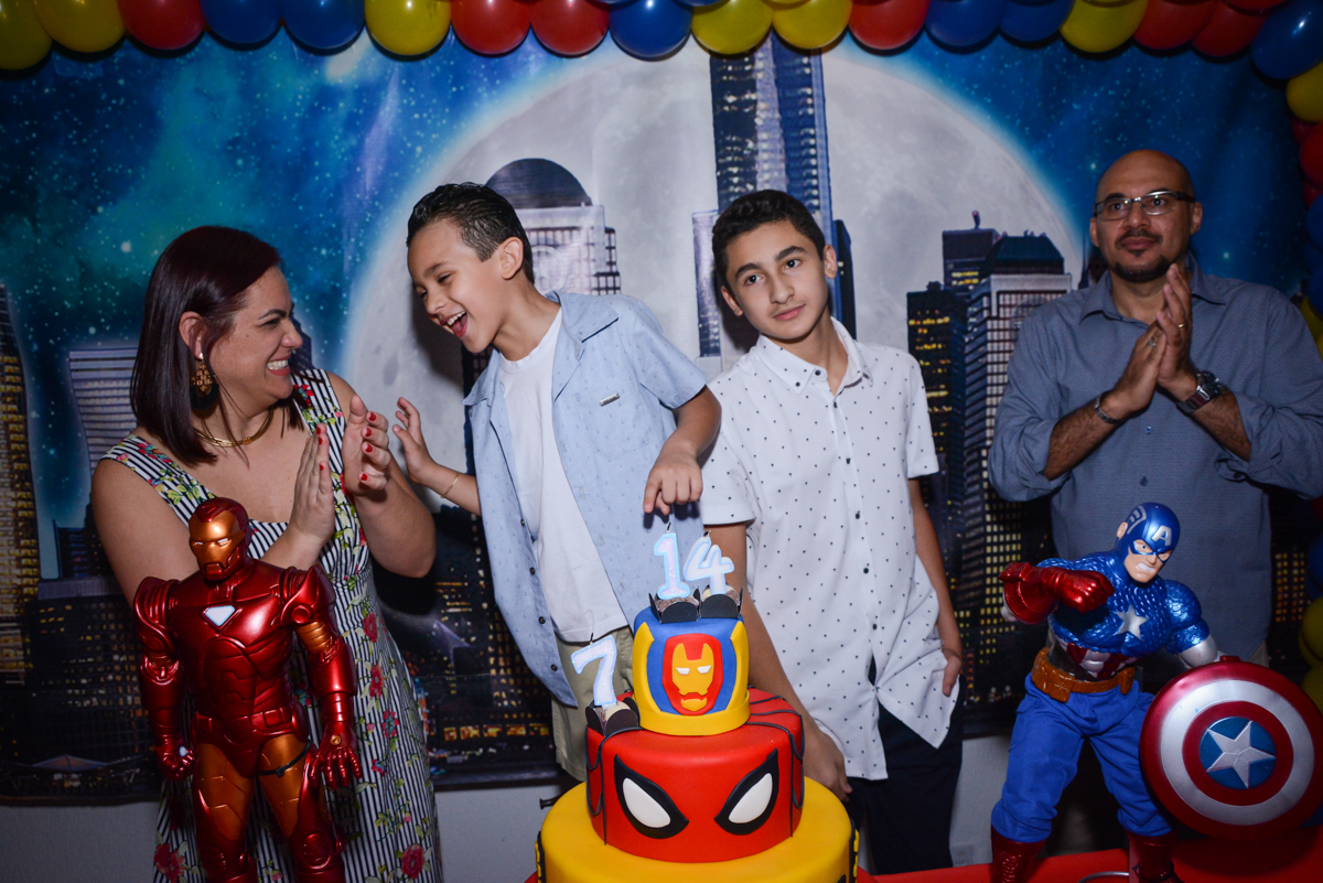 final da festa no Buffet Fábrica da Alegria Osasco, São Paulo, aniversário de enrico 14 e Ryan 7 anos, tema da festa Super Heróis