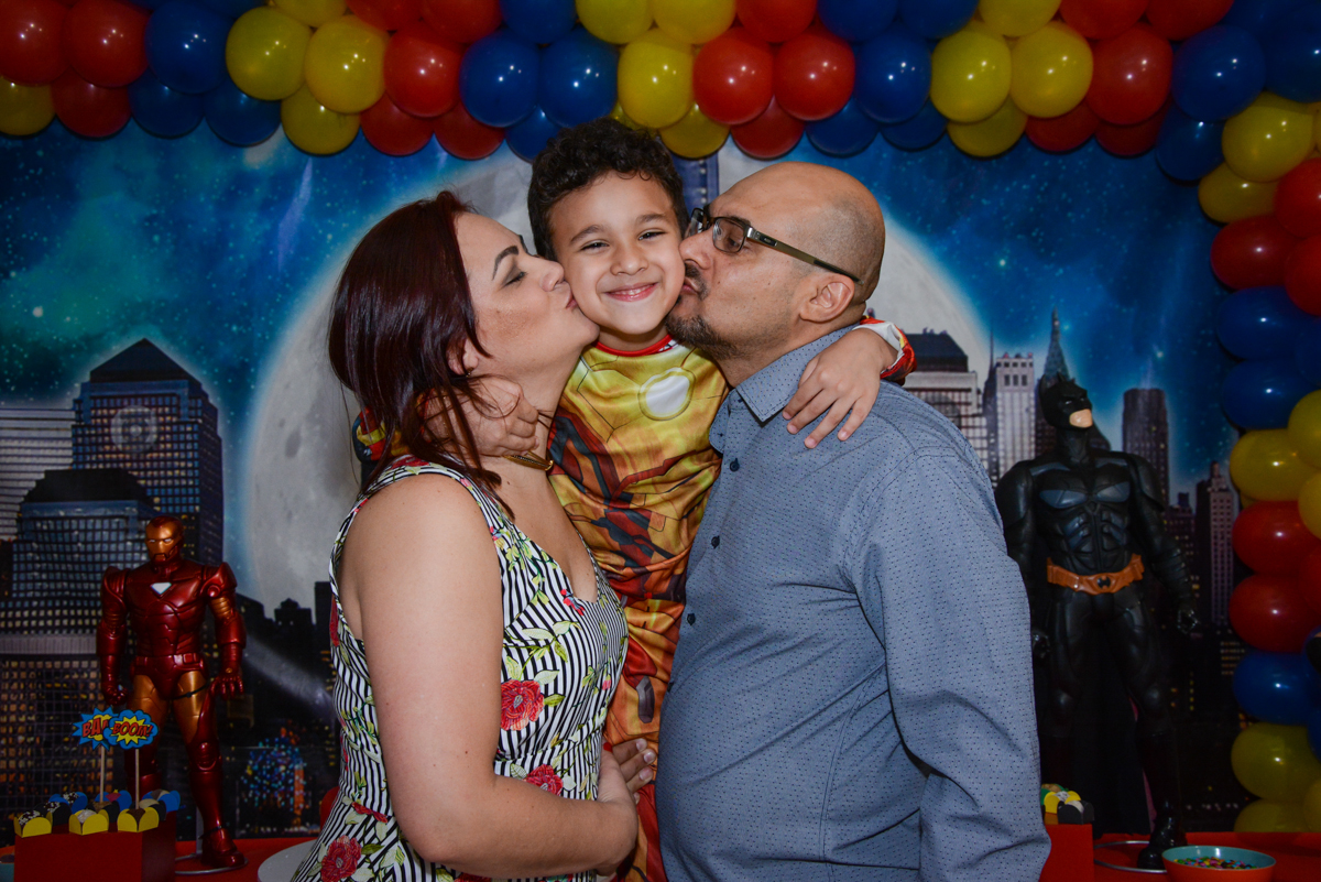 beijinho sanduiche no Buffet Fábrica da Alegria Osasco, São Paulo, aniversário de enrico 14 e Ryan 7 anos, tema da festa Super Heróis