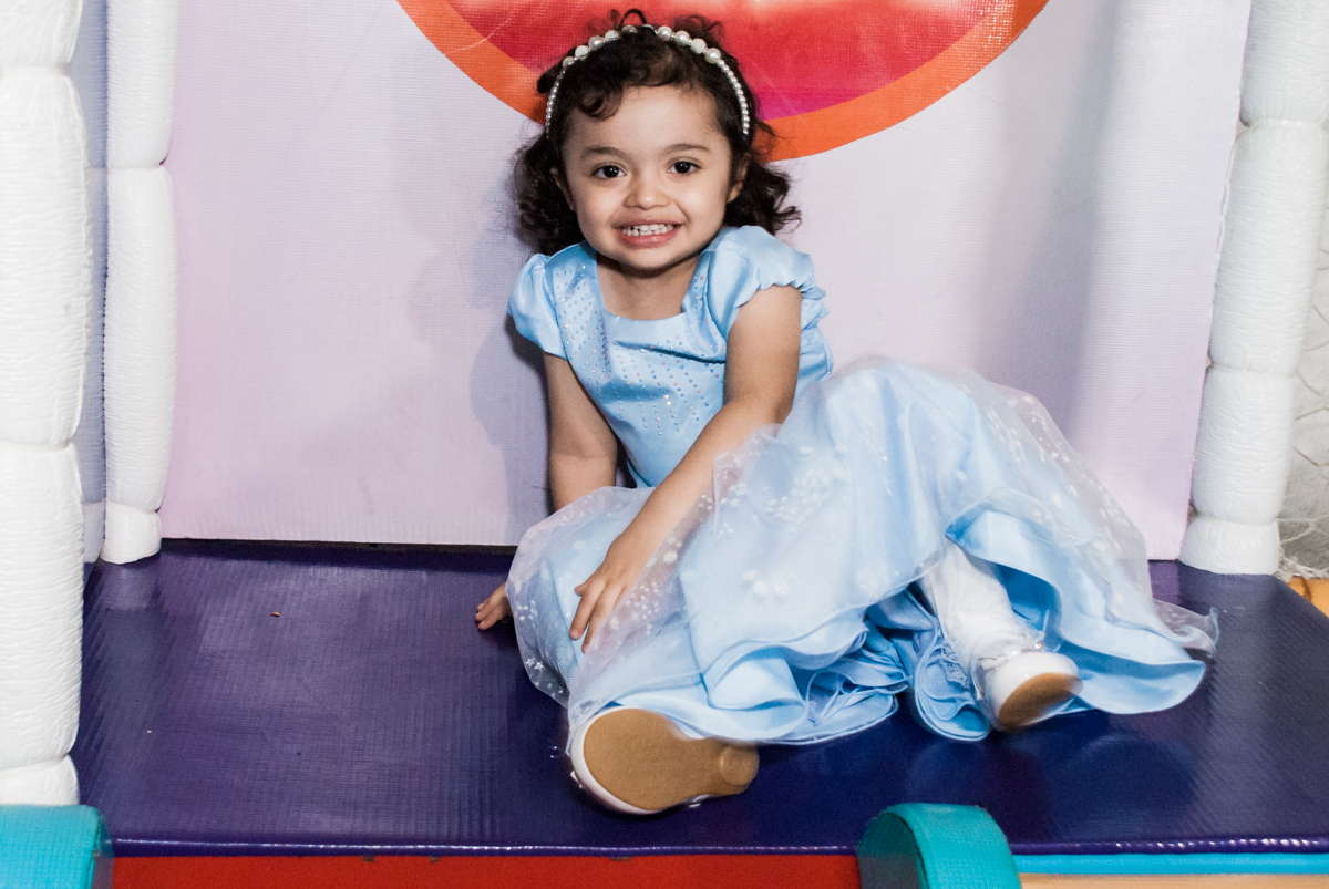 escorregador divertido no Buffet Fábrica da Alegria, Osasco, São Paulo, aniversário de anna clara, 3 anos, tema da festa Frozen