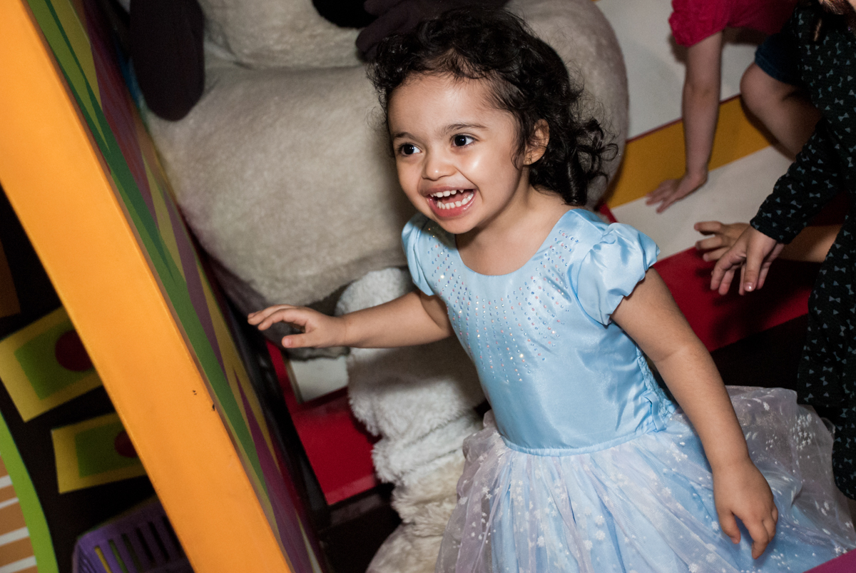 sorriso alegre no Buffet Fábrica da Alegria, Osasco, São Paulo, aniversário de anna clara, 3 anos, tema da festa Frozen