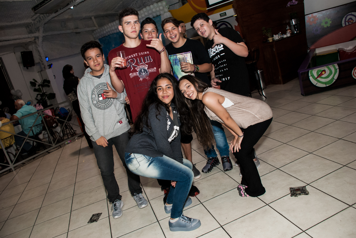 foto dos amigos no Buffet Fábrica da Alegria, Osasco, São Paulo, aniversário de anna clara, 3 anos, tema da festa Frozen