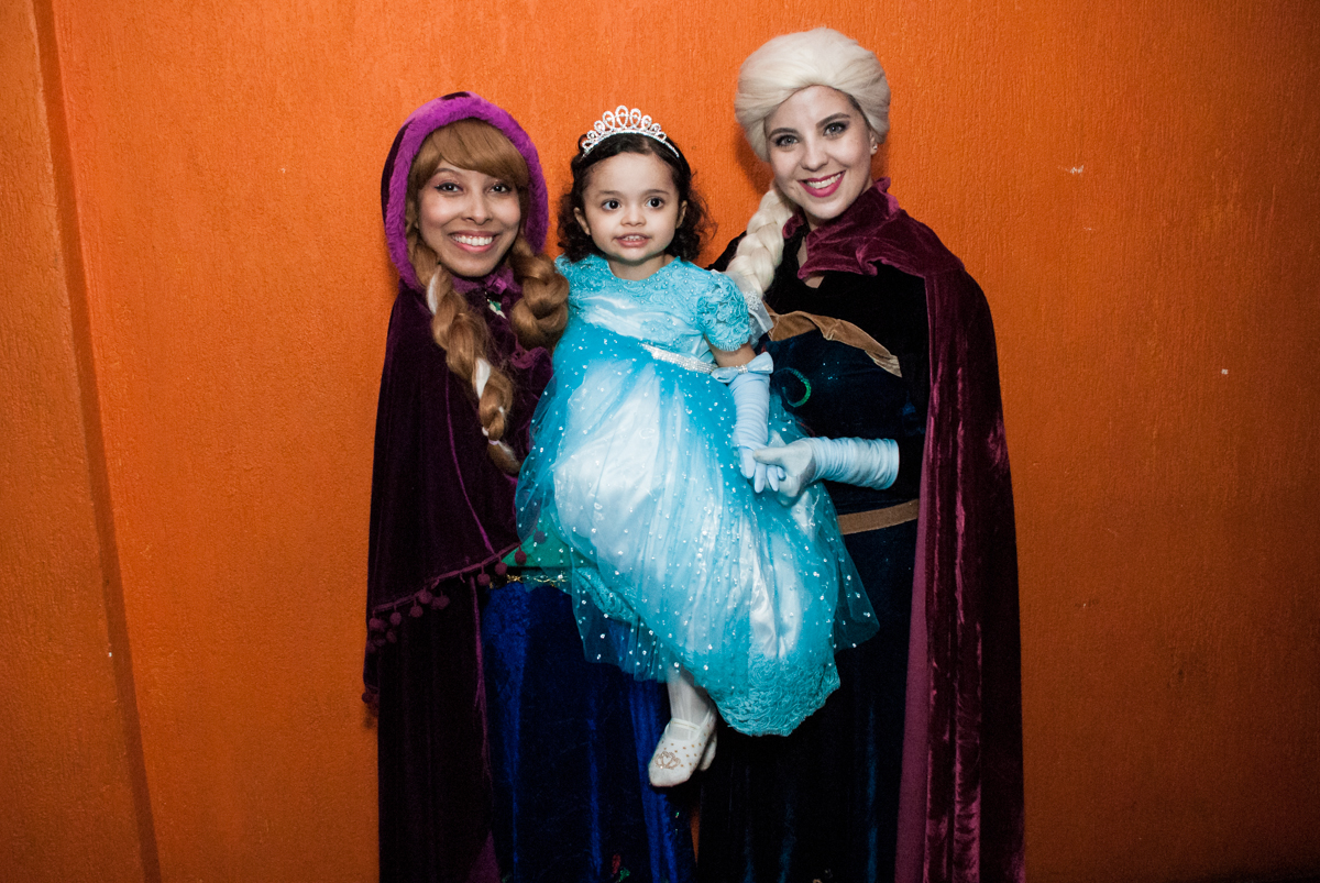 vai começar o show da frozen no Buffet Fábrica da Alegria, Osasco, São Paulo, aniversário de anna clara, 3 anos, tema da festa Frozen