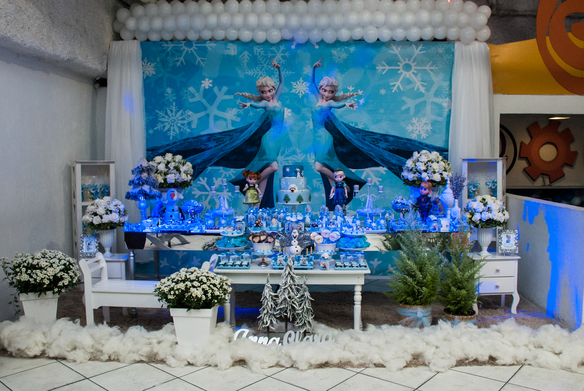 mesa decorada no Buffet Fábrica da Alegria, Osasco, São Paulo, aniversário de anna clara, 3 anos, tema da festa Frozen