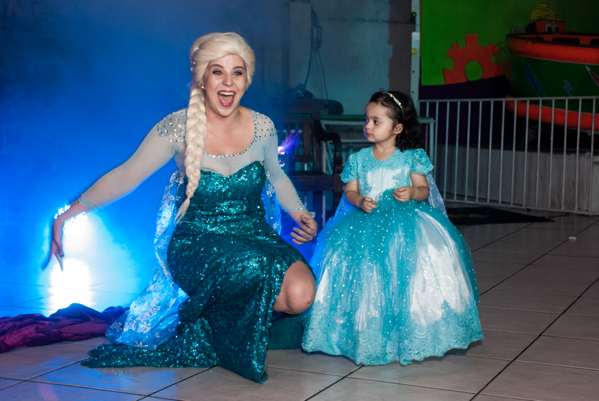 final do show da frozen no Buffet Fábrica da Alegria, Osasco, São Paulo, aniversário de anna clara, 3 anos, tema da festa Frozen