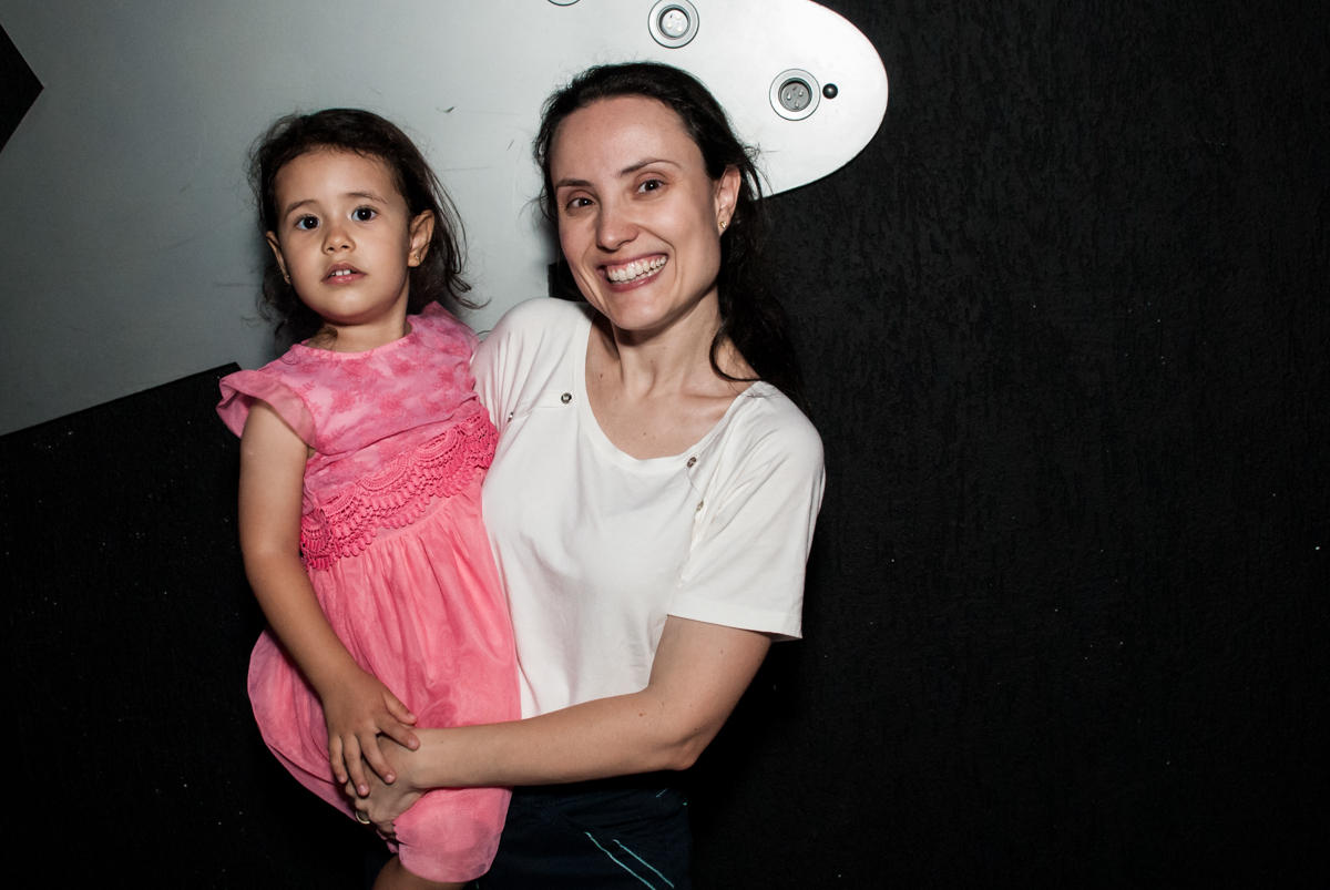 foto mãe e filha no Buffet Magic Joy, saude, são Paulo, aniversário de Catarina 3 anos, tema da festa fundo do mar