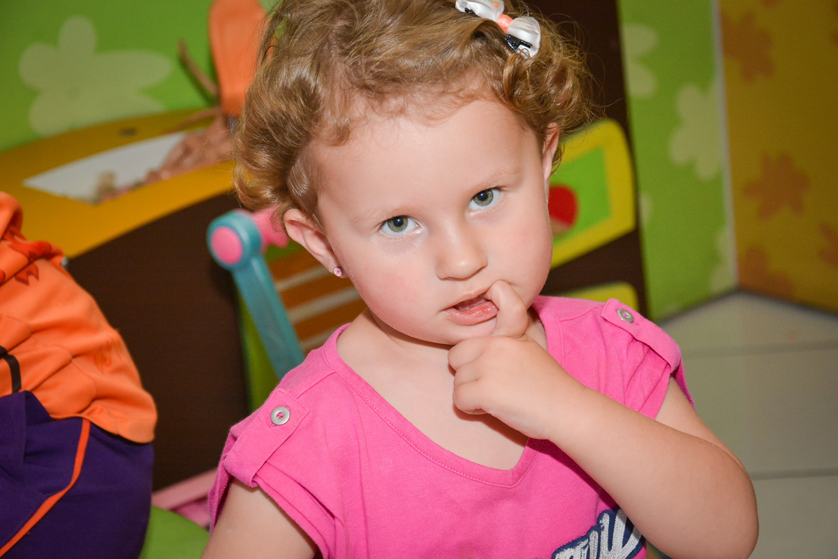 posando para a foto no buffet Fábrica da Alegria, Morumbi, São Paulo, aniversário de Leonardo 5 anos, tema da festa os vingadores