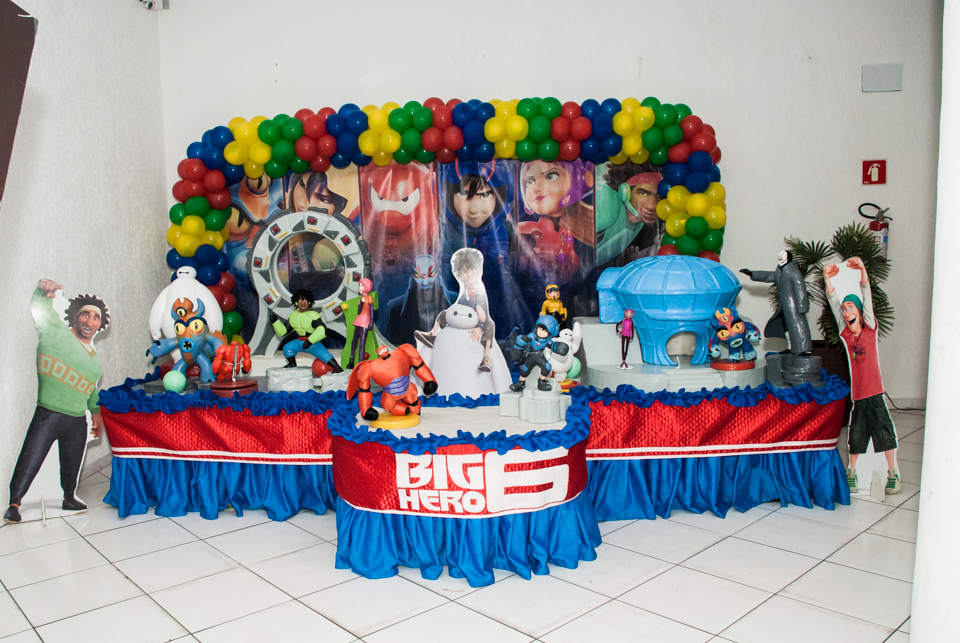 mesa temática no Buffet Fábrica da Alegria Morumbi, São Paulo, aniversário de Leonardo 7 anos, tema da festa Big Hero 6