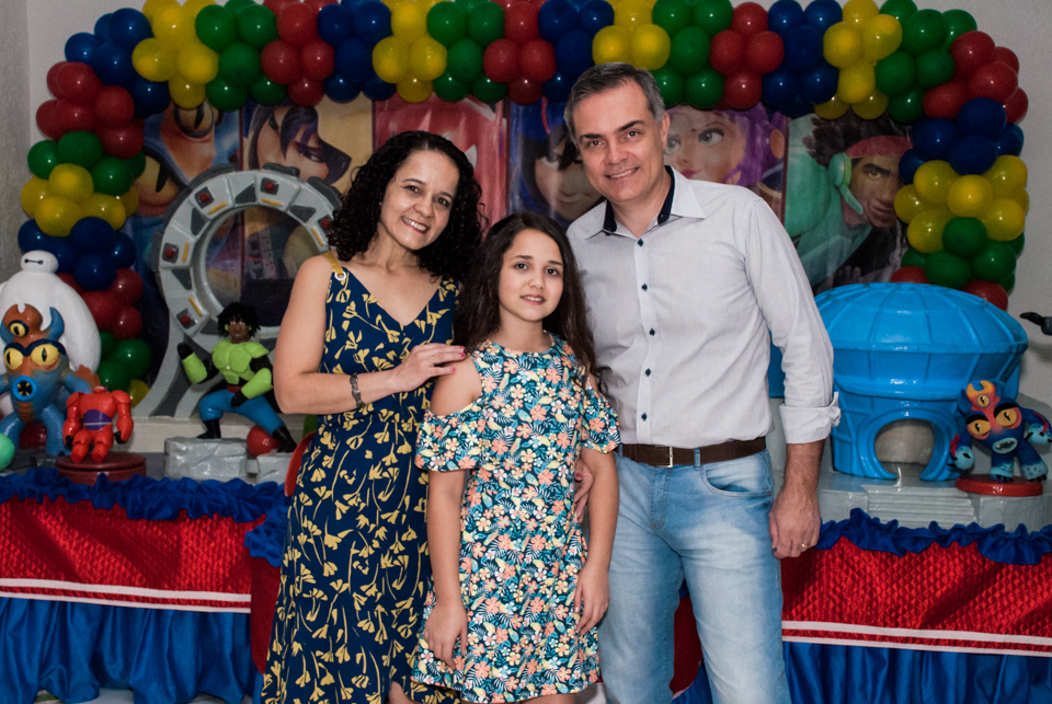 fotografia pais e irmã do aniversariante no Buffet Fábrica da Alegria Morumbi, São Paulo, aniversário de Leonardo 7 anos, tema da festa Big Hero 6