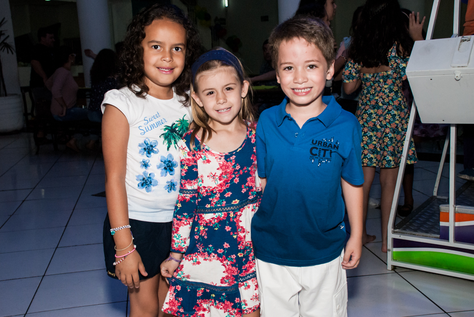 os amigos fazem foto na festa no Buffet Fábrica da Alegria Morumbi, São Paulo, aniversário de Leonardo 7 anos, tema da festa Big Hero 6