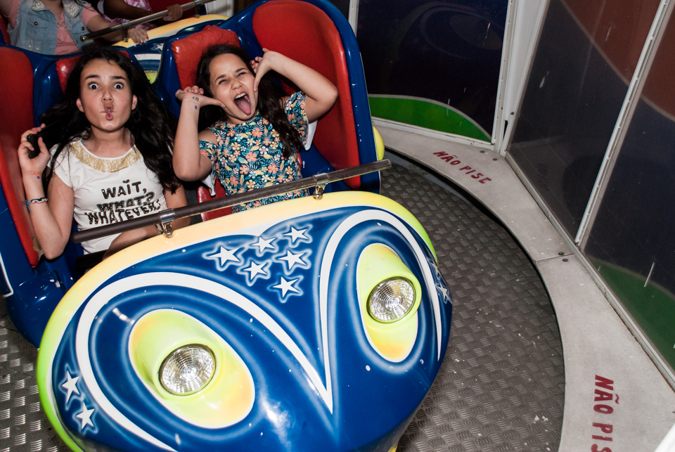 fazendo caretas para a foto no Buffet Fábrica da Alegria Morumbi, São Paulo, aniversário de Leonardo 7 anos, tema da festa Big Hero 6
