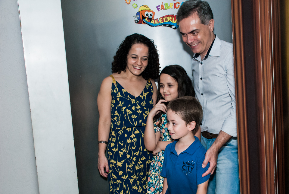 saindo da máquina do parabéns no Buffet Fábrica da Alegria Morumbi, São Paulo, aniversário de Leonardo 7 anos, tema da festa Big Hero 6