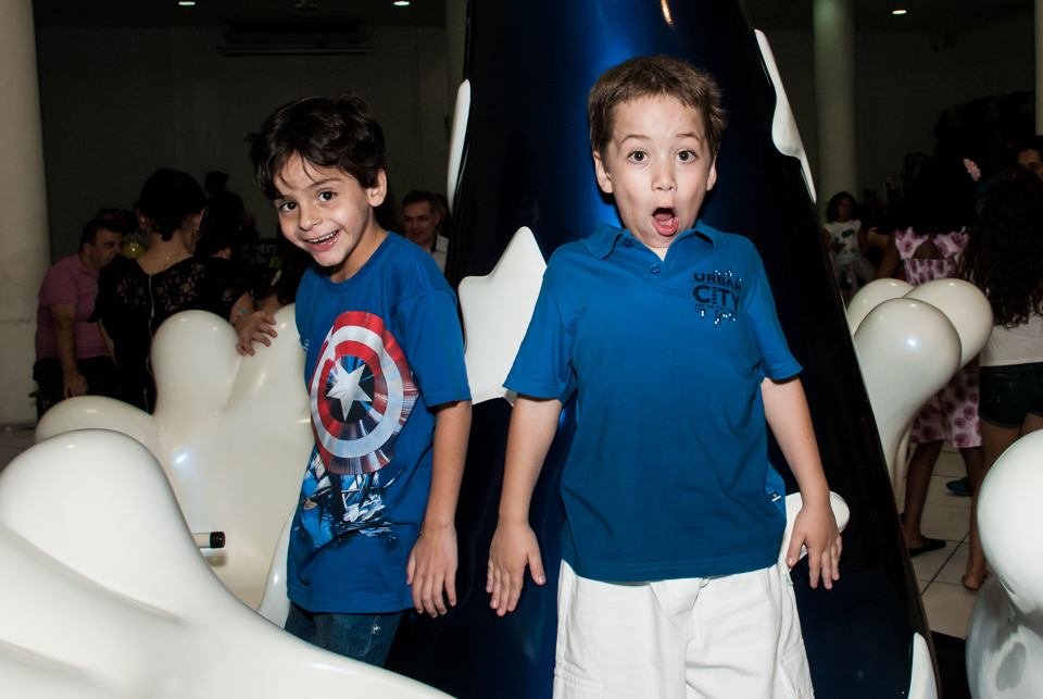 brincando com os amigos no Buffet Fábrica da Alegria Morumbi, São Paulo, aniversário de Leonardo 7 anos, tema da festa Big Hero 6