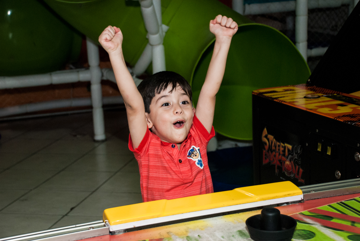 final de festa no Buffet Fábrica da Alegria, Osasco,São Paulo, aniversário de Vitor 10 anos, tema da festa Patrulha Canina