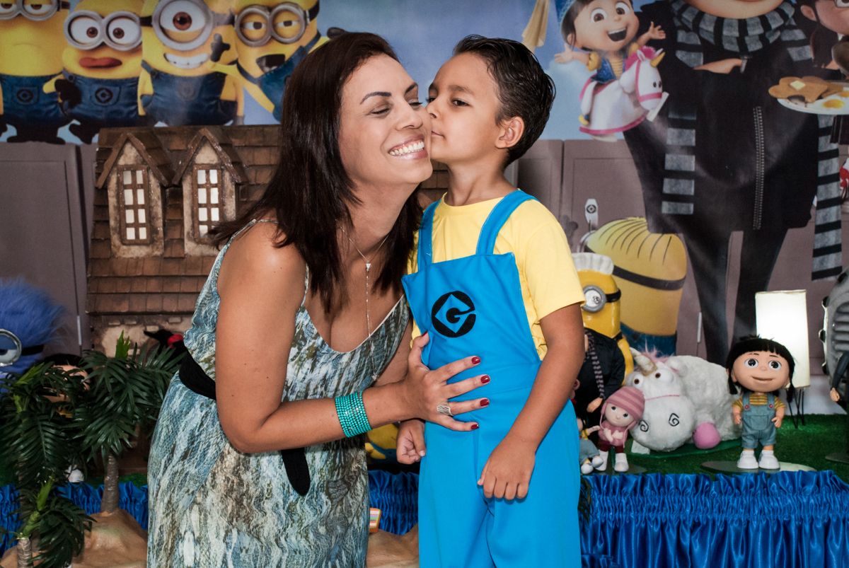beijinho gostoso da mamãe no Buffet Fábrica da Alegria, Morumbi, São Paulo, aniversário de Thiago 5 anos tema da festa meu malvado favorito
