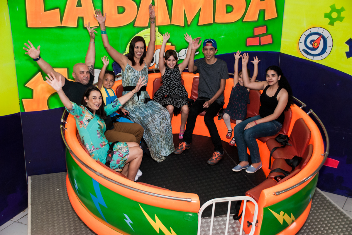 brincando no labamba no Buffet Fábrica da Alegria, Morumbi, São Paulo, aniversário de Thiago 5 anos tema da festa meu malvado favorito