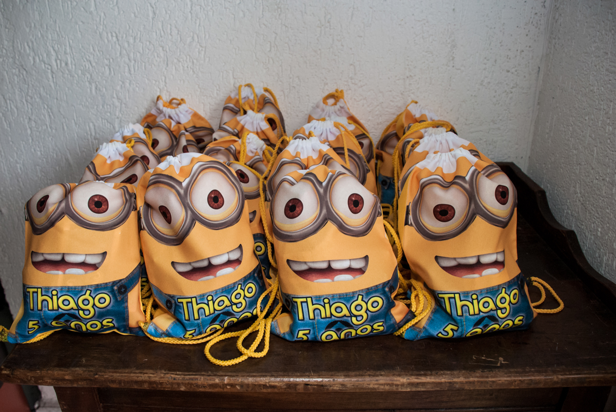 lembrancinha da festa no Buffet Fábrica da Alegria, Morumbi, São Paulo, aniversário de Thiago 5 anos tema da festa meu malvado favorito