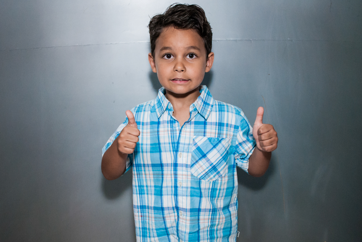 hora do parabéns no Buffet Fábrica da Alegria, Morumbi, São Paulo, aniversário de Thiago 5 anos tema da festa meu malvado favorito