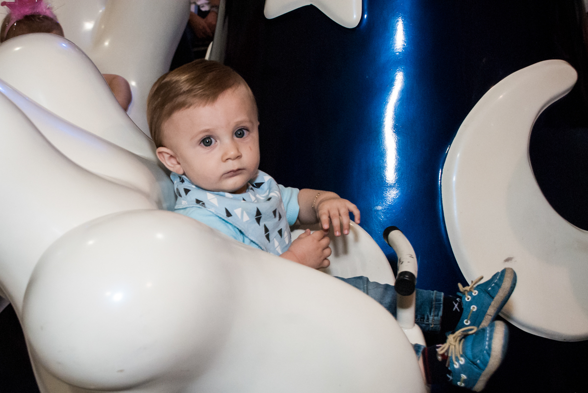 brinquedo carrossel no Buffet Fábrica da Alegria, Morumbi, São Paulo, aniversário de Isabella 1 ano, tema da festa Princesas Baby