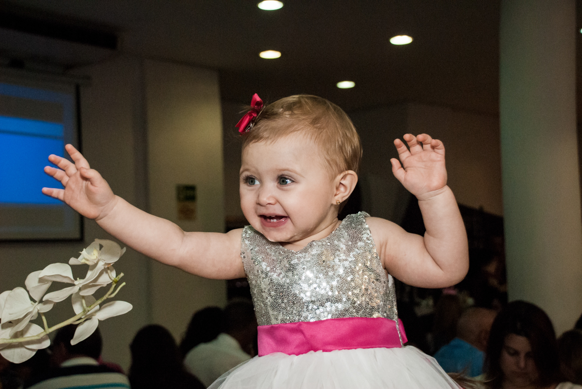 alegria em sua festa no Buffet Fábrica da Alegria, Morumbi, São Paulo, aniversário de Isabella 1 ano, tema da festa Princesas Baby