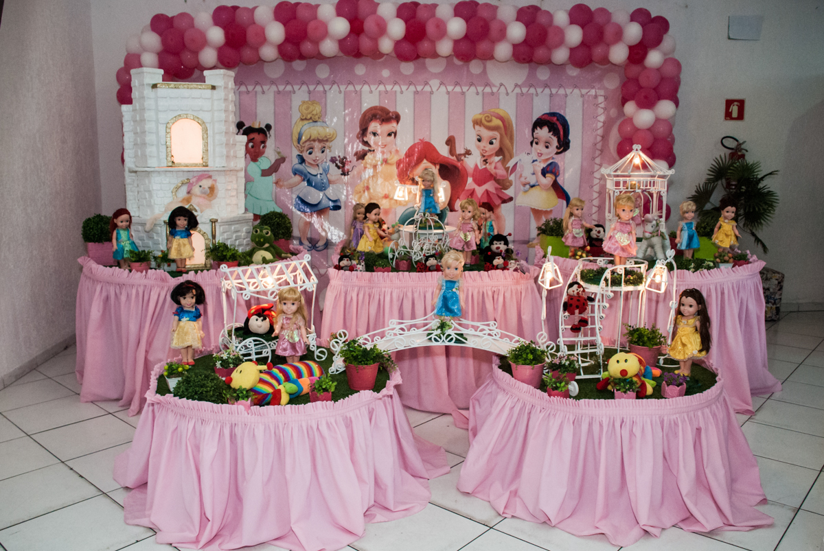 mesa temática no Buffet Fábrica da Alegria, Morumbi, São Paulo, aniversário de Isabella 1 ano, tema da festa Princesas Baby