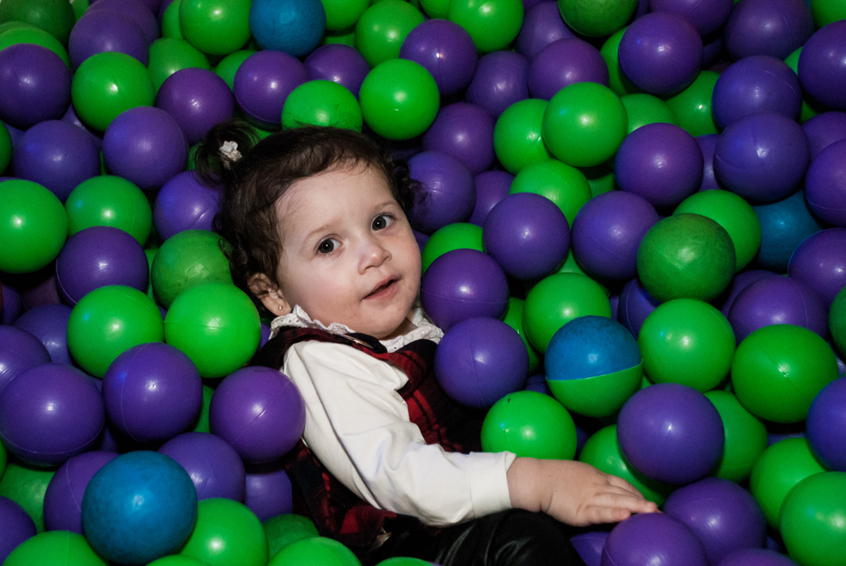 piscina de bolinhas animada no Buffet Fábrica da Alegria, Morumbi, São Paulo, aniversário de Isabella 1 ano, tema da festa Princesas Baby