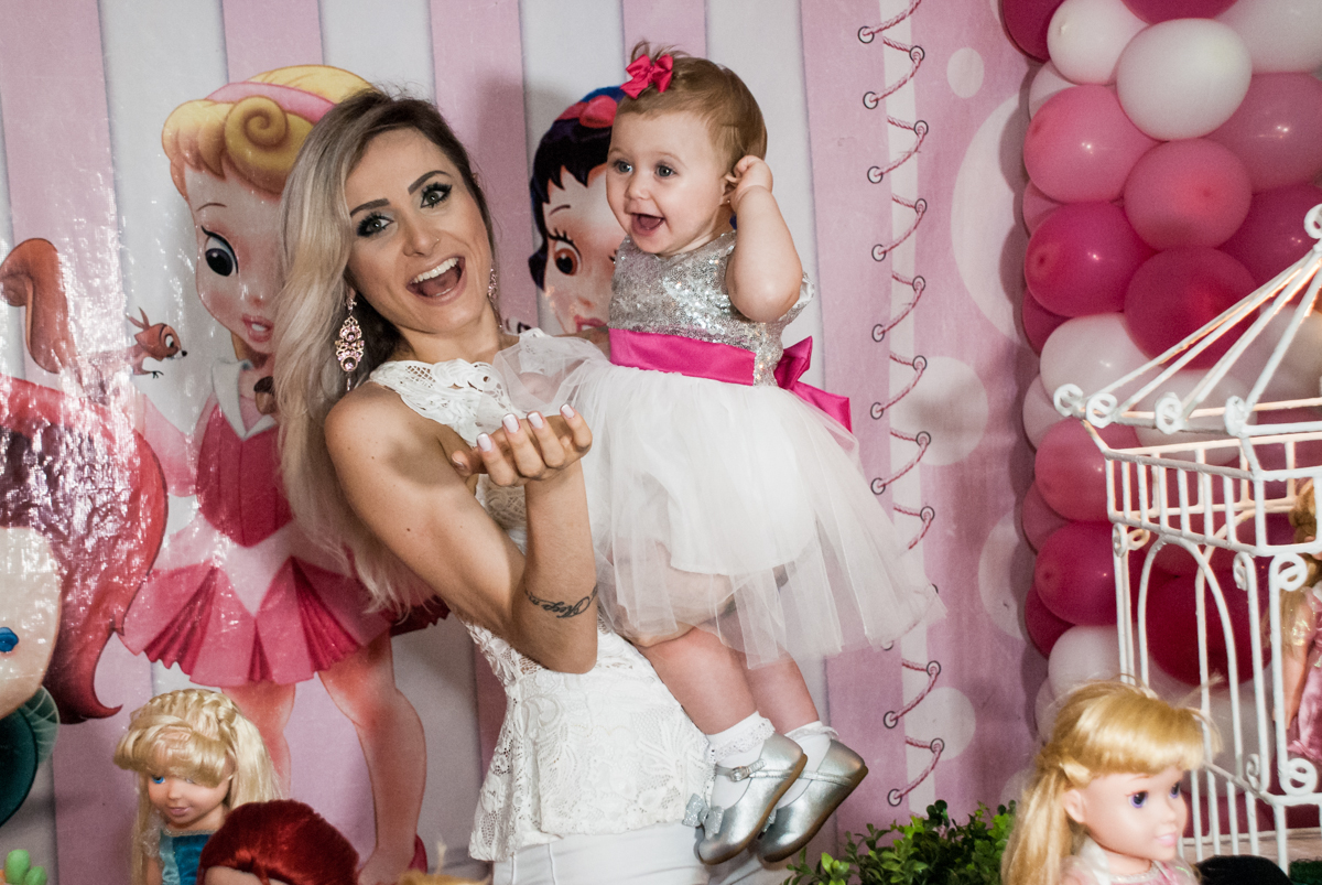 brincando de achou no Buffet Fábrica da Alegria, Morumbi, São Paulo, aniversário de Isabella 1 ano, tema da festa Princesas Baby