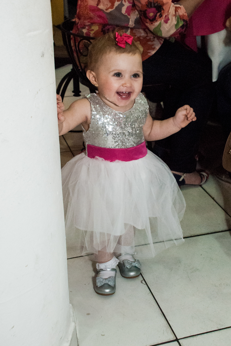 andando no salão no Buffet Fábrica da Alegria, Morumbi, São Paulo, aniversário de Isabella 1 ano, tema da festa Princesas Baby
