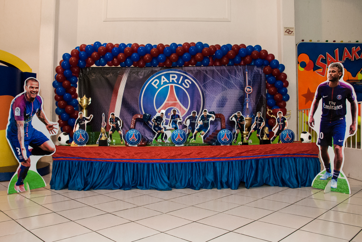 mesa temática no Buffet Salakaboom aniversário de Gabrile 7 anos, tema da festa Paris San German