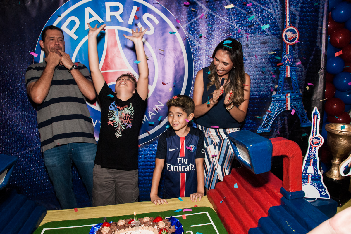 parabéns animado no Buffet Salakaboom aniversário de Gabrile 7 anos, tema da festa Paris San German