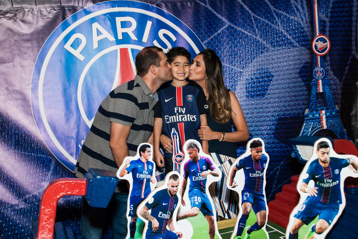 beijo sanduiche no Buffet Salakaboom aniversário de Gabrile 7 anos, tema da festa Paris San German