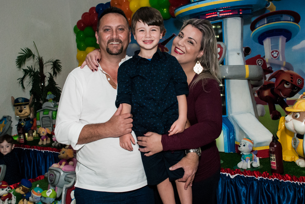 fotografias com os pais no Buffet Fábrica da Alegria, Morumbi, São Paulo aniversário de Arthur 4 anos e Alex 2, tema da festa Patrulha Canina