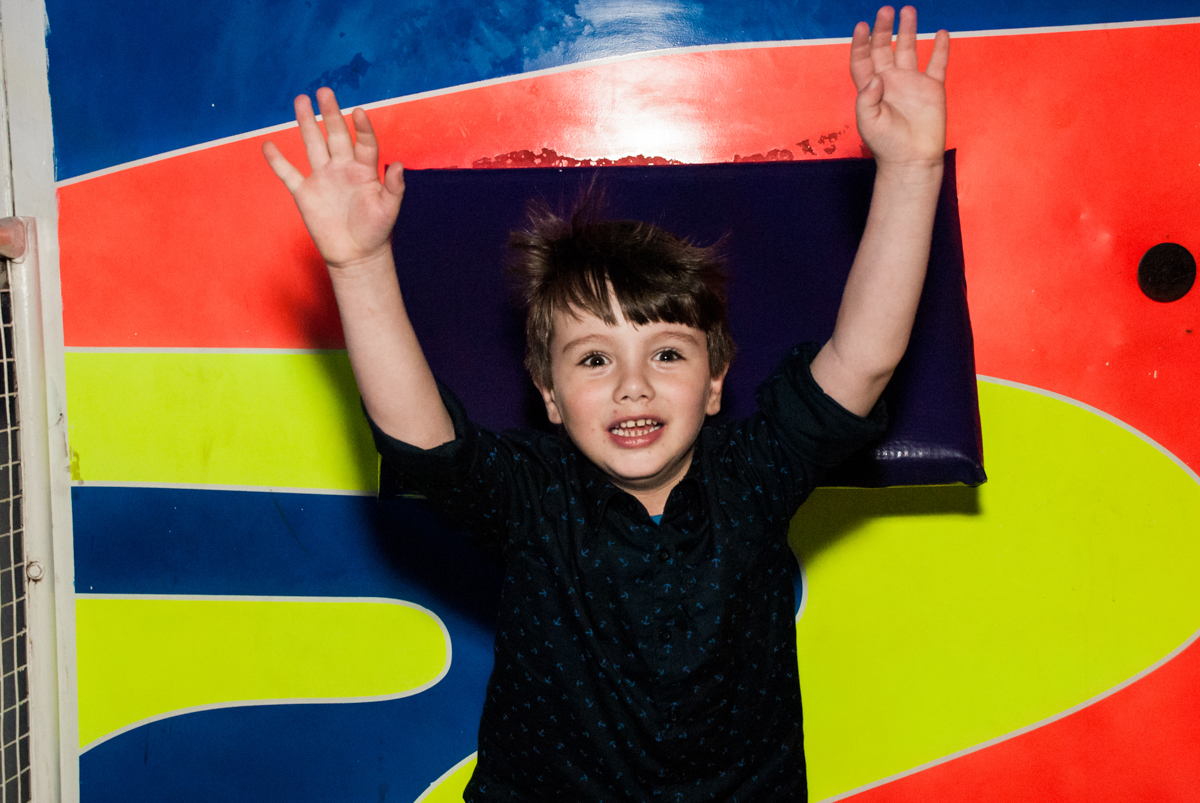 caindo do tombo legal no Buffet Fábrica da Alegria, Morumbi, São Paulo aniversário de Arthur 4 anos e Alex 2, tema da festa Patrulha Canina