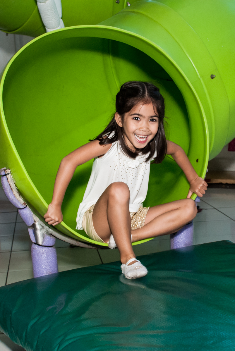 escorregador legal no Buffet Fábrica da Alegria, Morumbi, São Paulo, aniversário de Isabela 6 anos, tema da festa Elena de Avalor