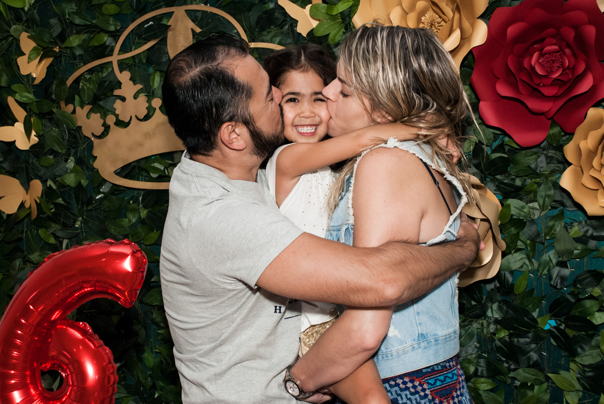 beijo sanduiche no Buffet Fábrica da Alegria, Morumbi, São Paulo, aniversário de Isabela 6 anos, tema da festa Elena de Avalor