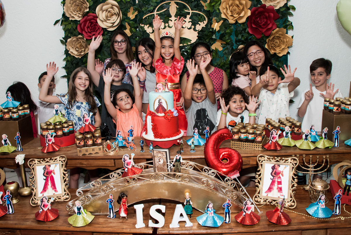 fotografias com os amigos reunidos no Buffet Fábrica da Alegria, Morumbi, São Paulo, aniversário de Isabela 6 anos, tema da festa Elena de Avalor