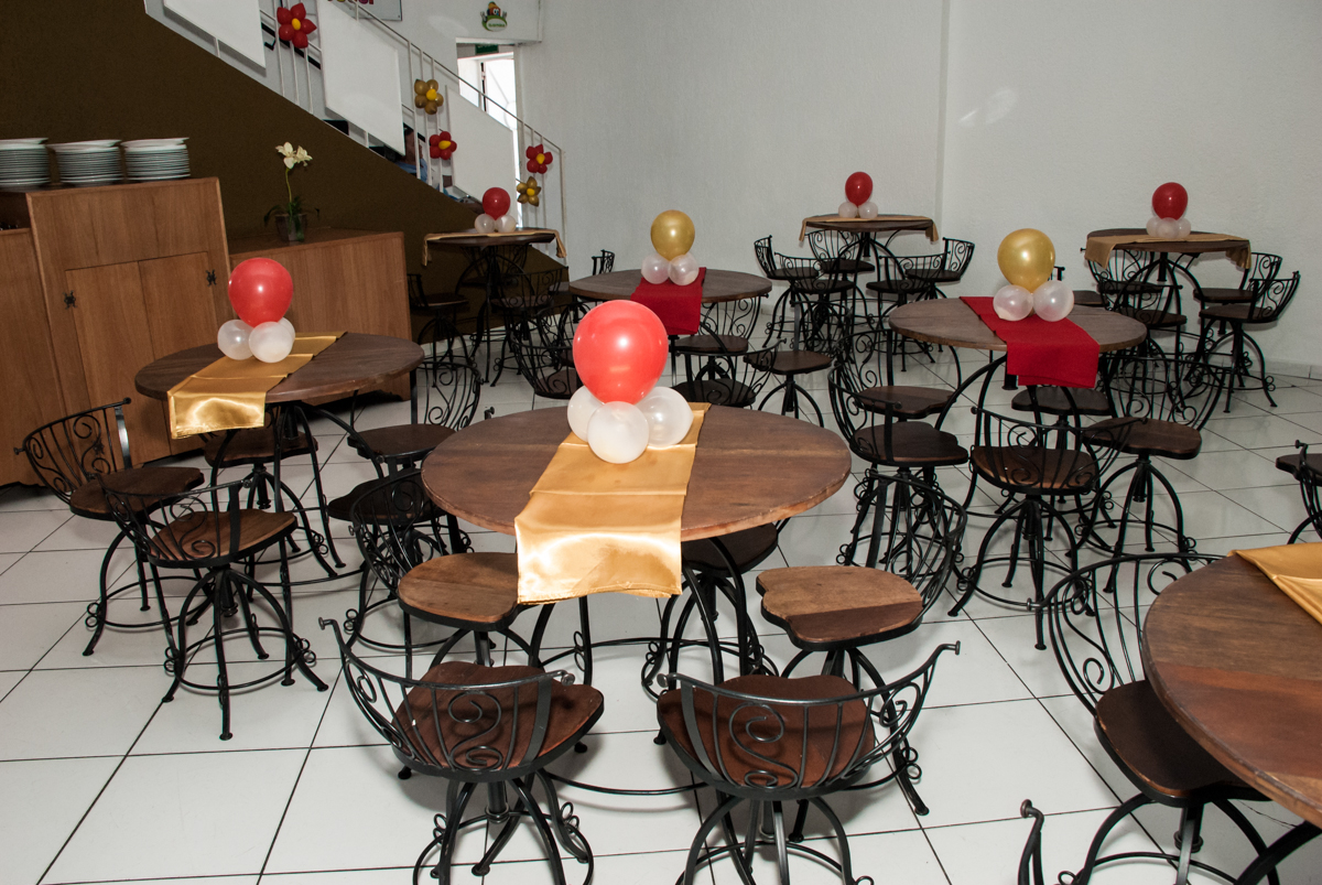 mesas decoradas com balão no Buffet Fábrica da Alegria, Morumbi, São Paulo, aniversário de Isabela 6 anos, tema da festa Elena de Avalor