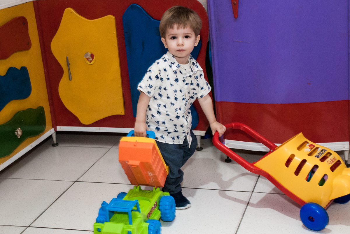 área baby no Buffet Bugui Ugui, Vila Santa Catarina, São Paulo, aniversário de Gabriel 2 anos tema da festa Galinha Pintadina