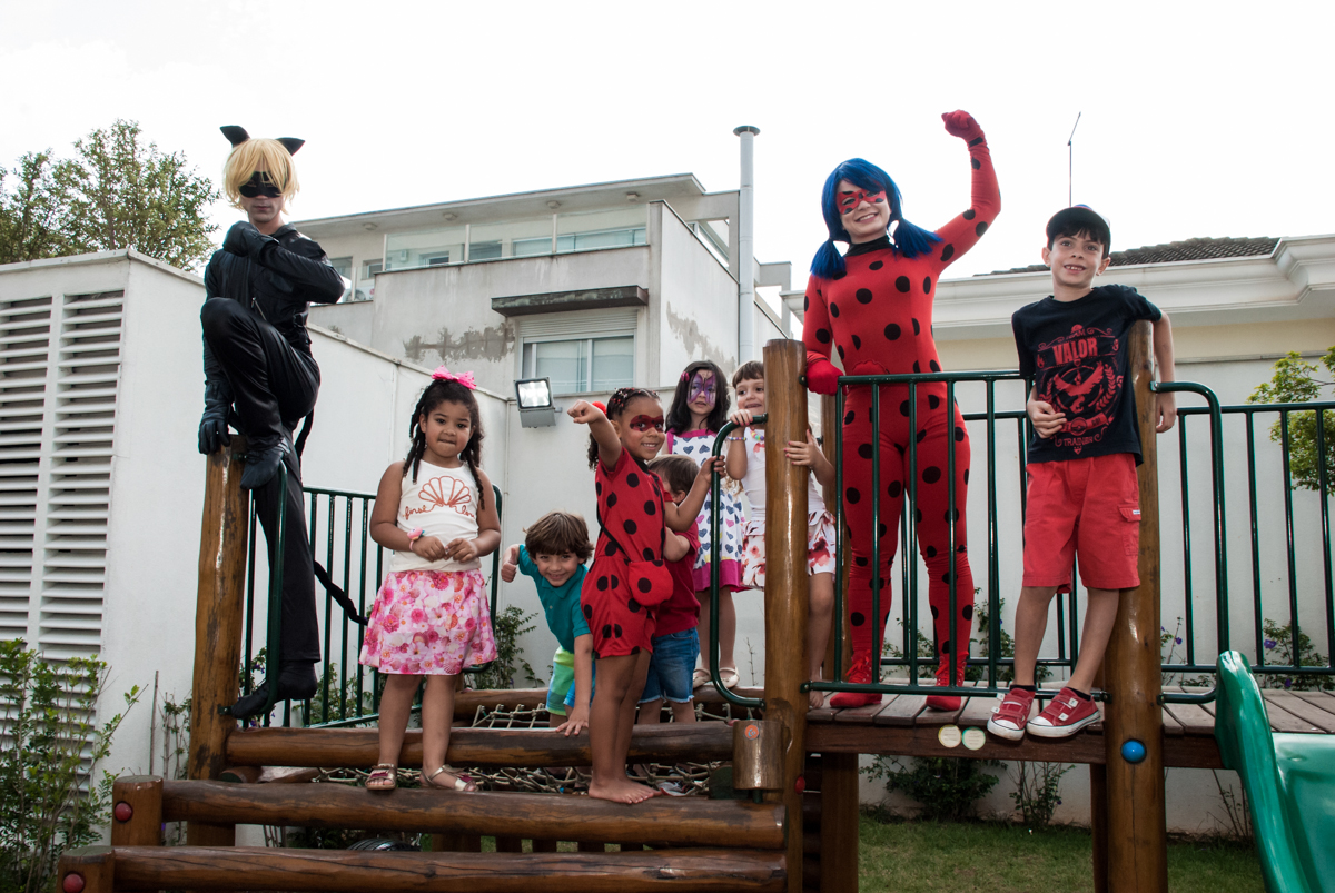 play graund divertido no Condominio Vila São Francisco aniversário de Letícia 5 anos, tema da festa miraculos