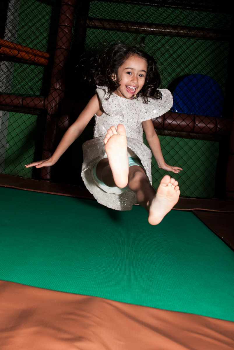 cama elástica divertida no Buffet Espaço Viva, Alto de Pinheiros, São Paulo, aniversário de Marina6 anos, tema da festa Bailarina