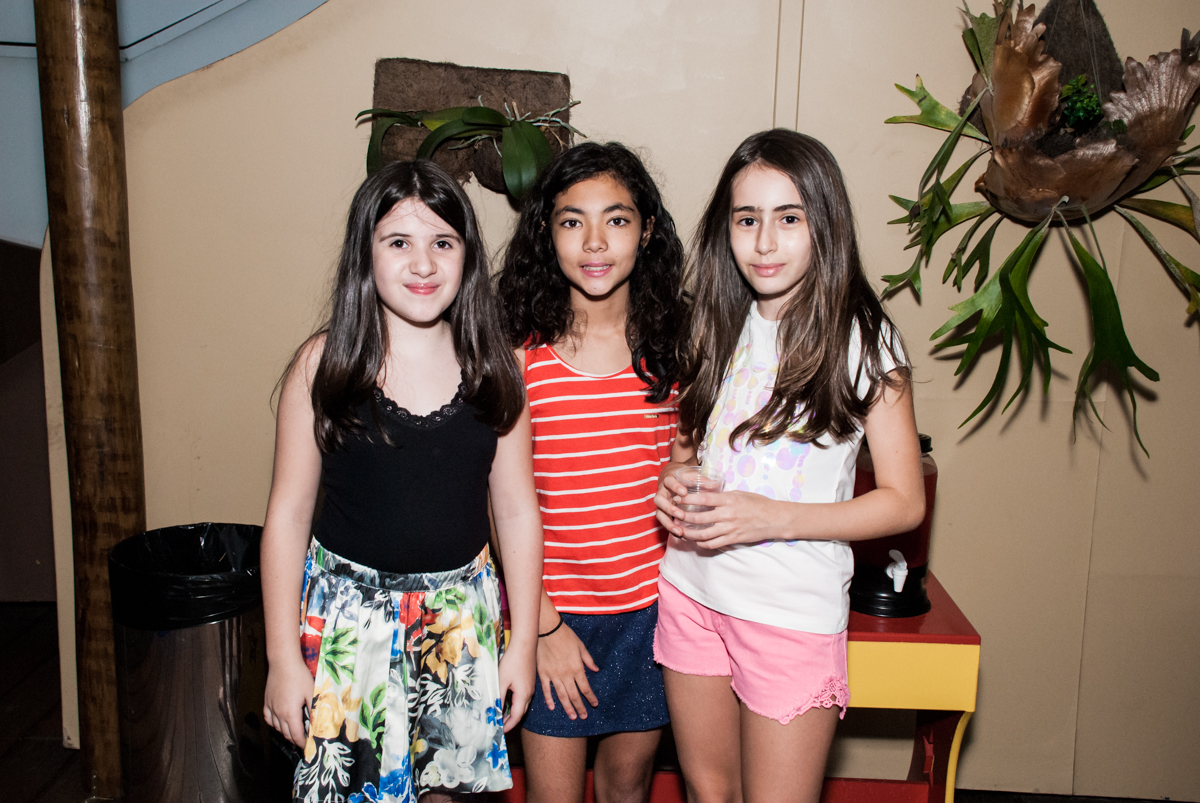 recebendo as amigas para a festa no Buffet Espaço Viva, Alto de Pinheiros, São Paulo, aniversário de Marina6 anos, tema da festa Bailarina