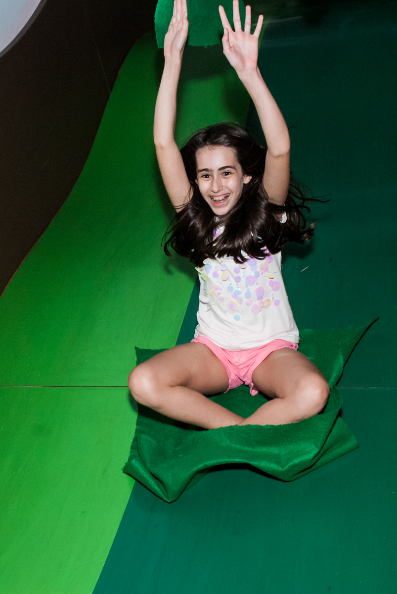 escorregando fazendo pose no Buffet Espaço Viva, Alto de Pinheiros, São Paulo, aniversário de Marina6 anos, tema da festa Bailarina