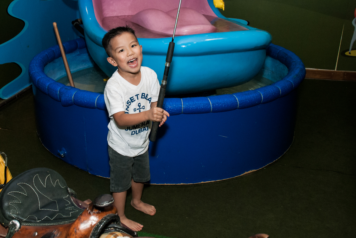 pescaria animada no fotografia da família na mesa temática no Buffet Viva Vida, Butantã, São Paulo, aniversário de Julia Yumi, tema da festa Backardigans