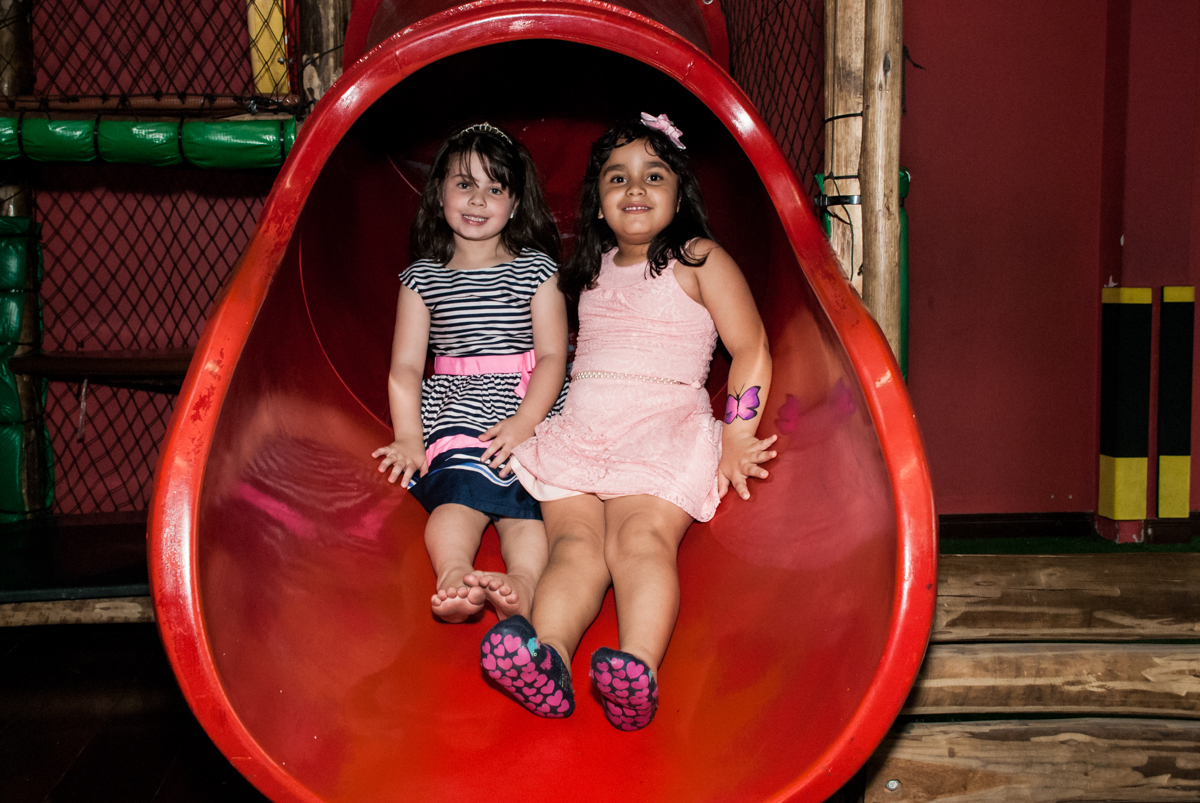 escorregador divertido no fotografia da família na mesa temática no Buffet Viva Vida, Butantã, São Paulo, aniversário de Julia Yumi, tema da festa Backardigans