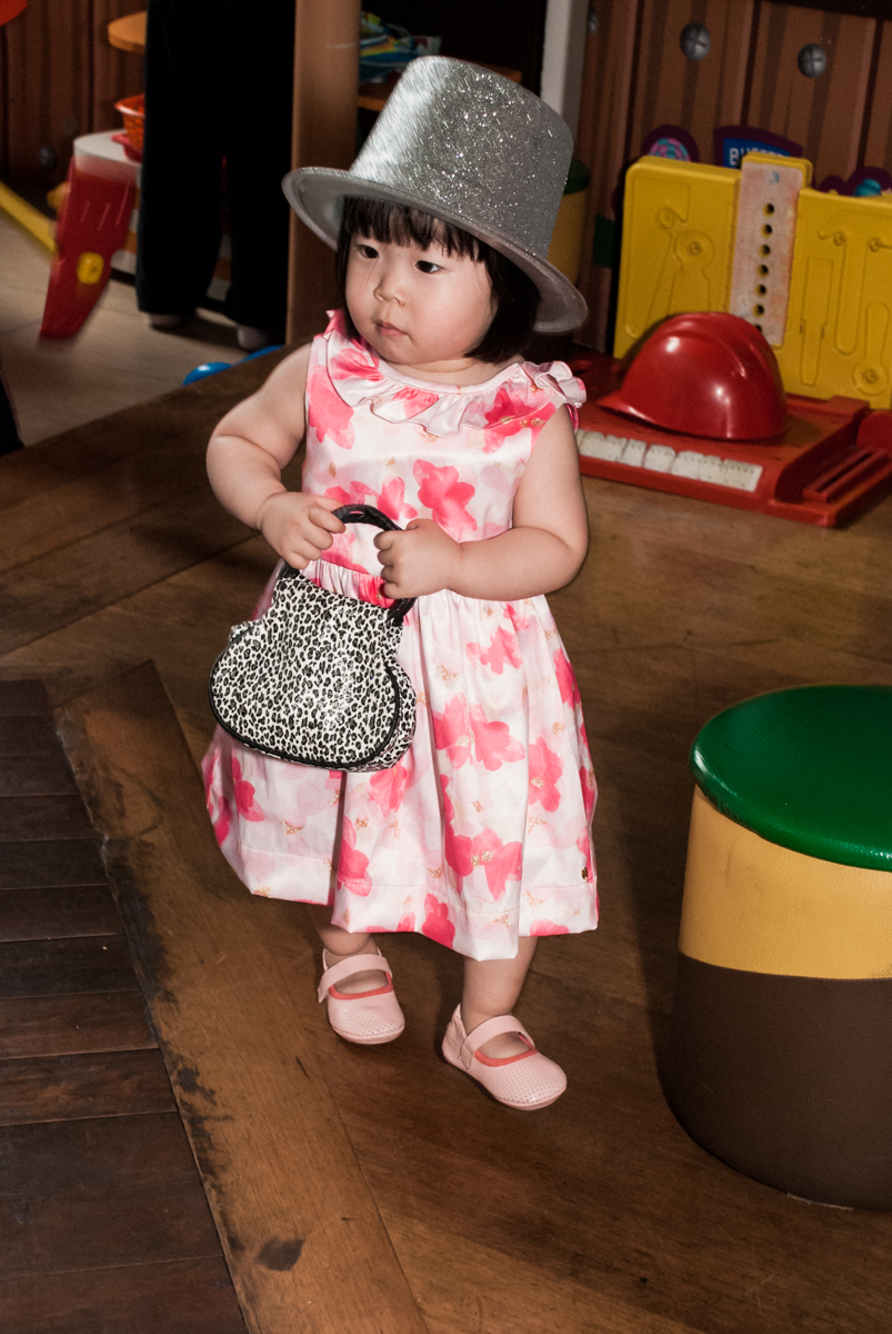 desfile descontraido no fotografia da família na mesa temática no Buffet Viva Vida, Butantã, São Paulo, aniversário de Julia Yumi, tema da festa Backardigans