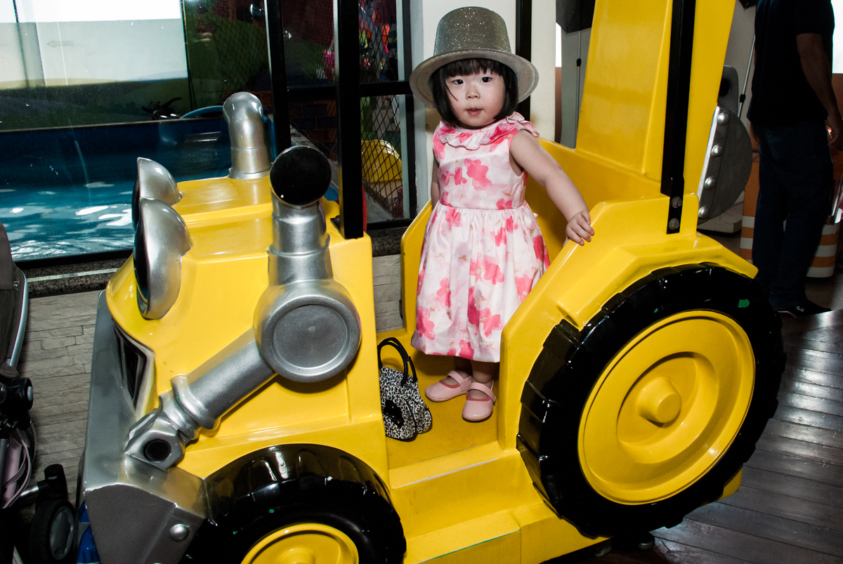 final da festa no fotografia da família na mesa temática no Buffet Viva Vida, Butantã, São Paulo, aniversário de Julia Yumi, tema da festa Backardigans