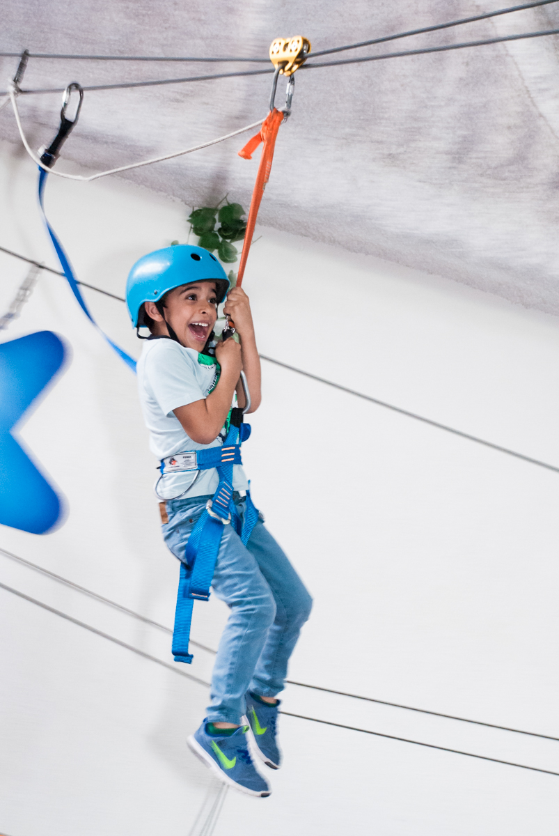 tirolesa legal no Buffet Magic Joy, Saúde, São Paulo, aniversário de Beatriz e Marina, tema da festa Valente