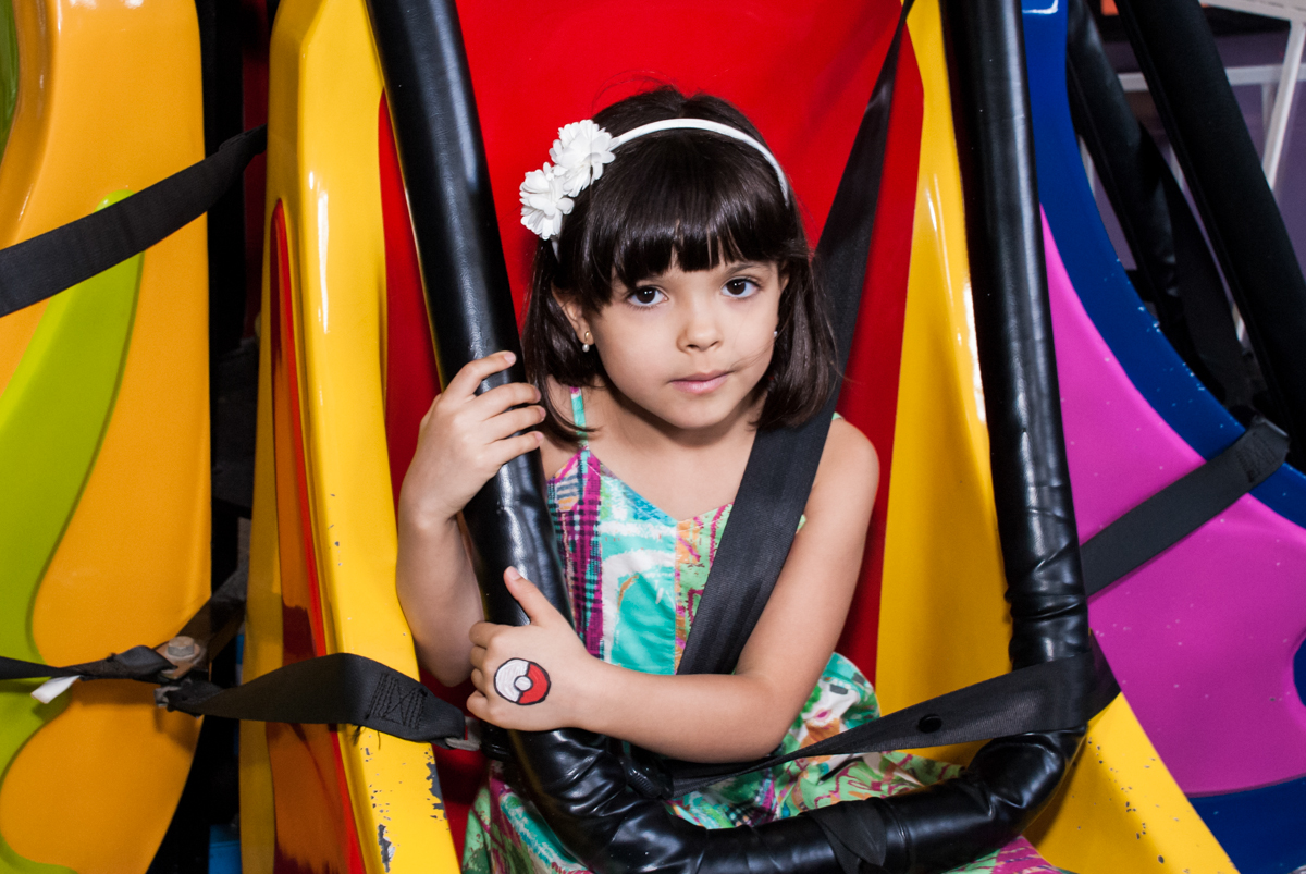 brincadeiras no brinquedo maluco no Buffet Magic Joy, Saúde, São Paulo, aniversário de Beatriz e Marina, tema da festa Valente