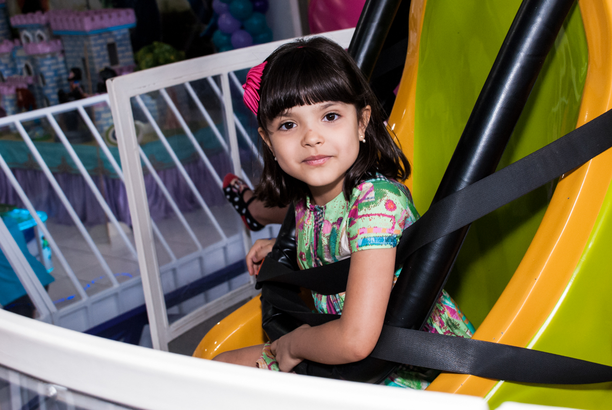 foto de princesa no Buffet Magic Joy, Saúde, São Paulo, aniversário de Beatriz e Marina, tema da festa Valente